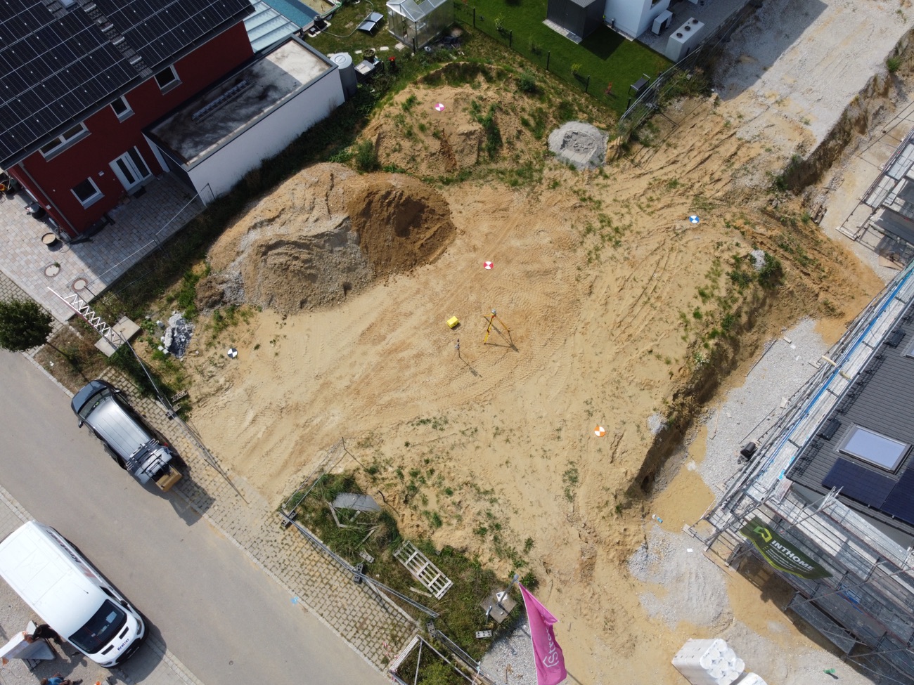 Drohnenaufnahme der realen Baustelle von oben
